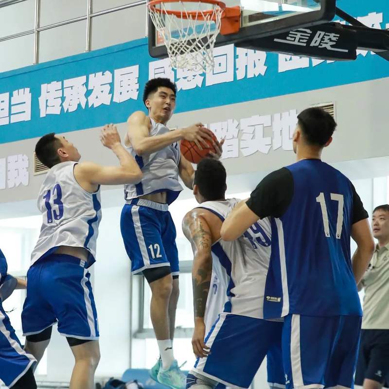 关于北京男篮战胜广州队，表现抢眼场场取胜的信息