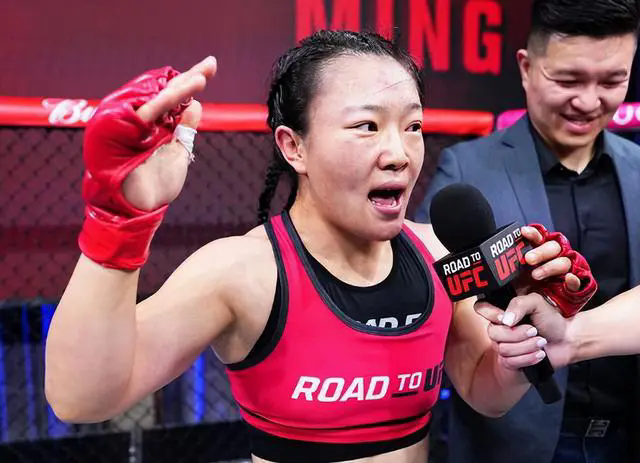 石铭官宣自己将在上海迎来UFC首秀，对阵巴西选手布拉希尔