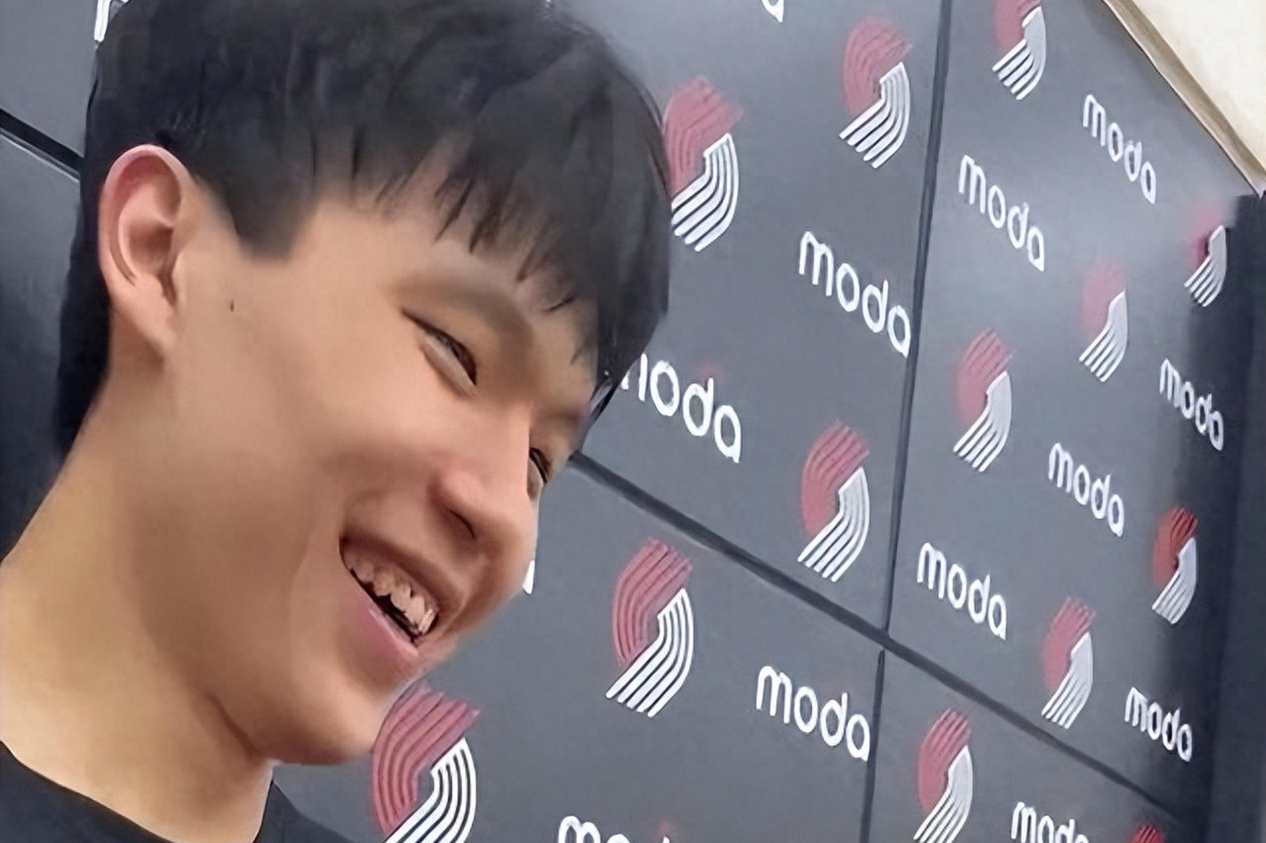 安博体育-杨瀚森对比NBA和CBA身体对抗：这边比较文明