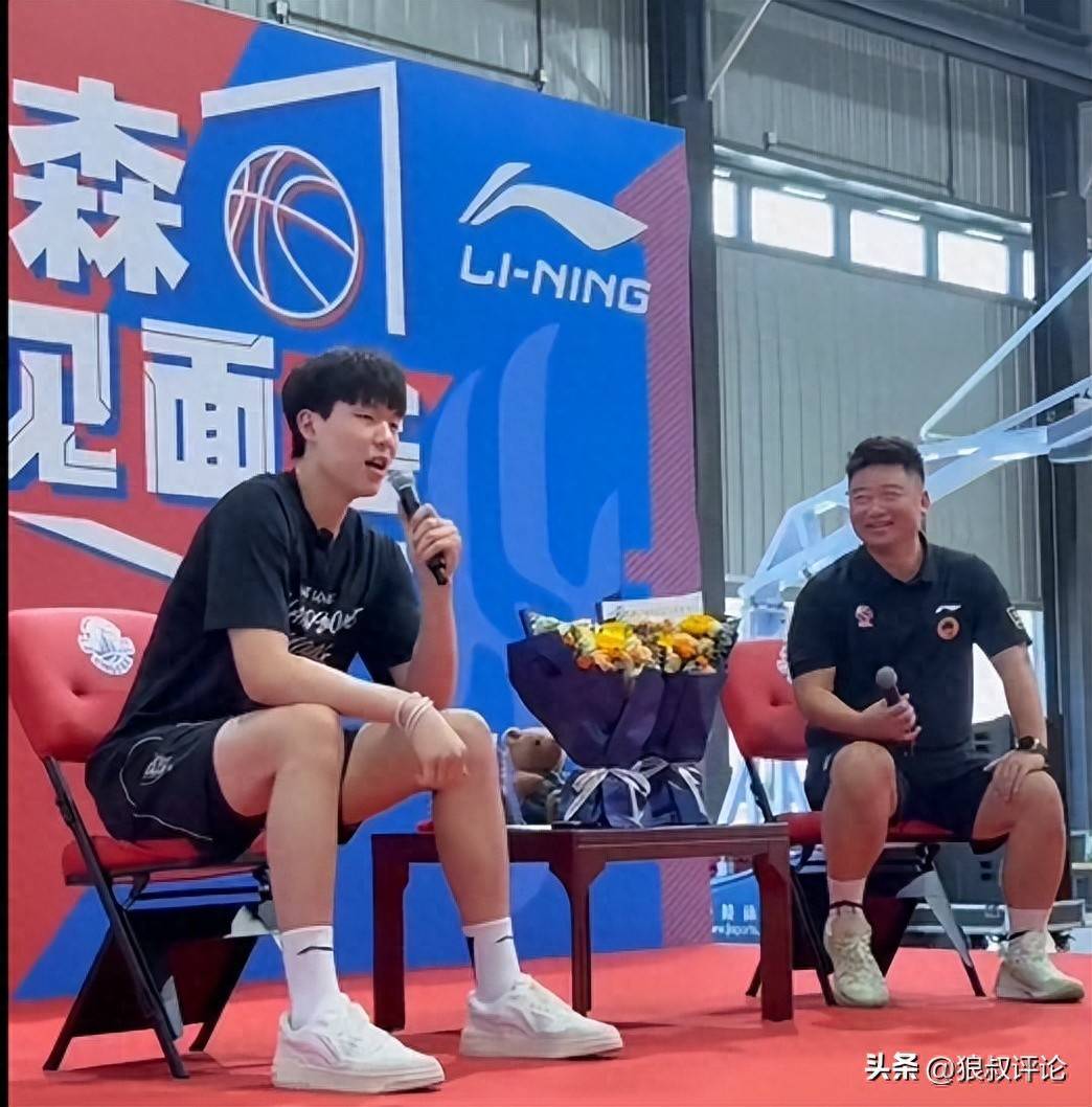 杨瀚森对比NBA和CBA身体对抗：这边比较文明