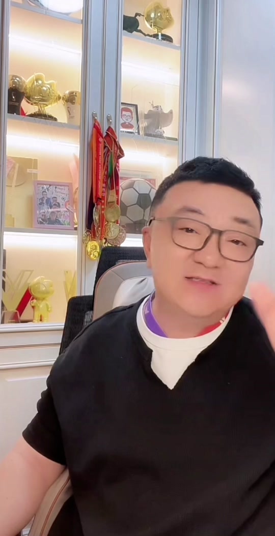 死皮赖脸！71岁伊万装傻充愣不辞职坐等足协赔400万