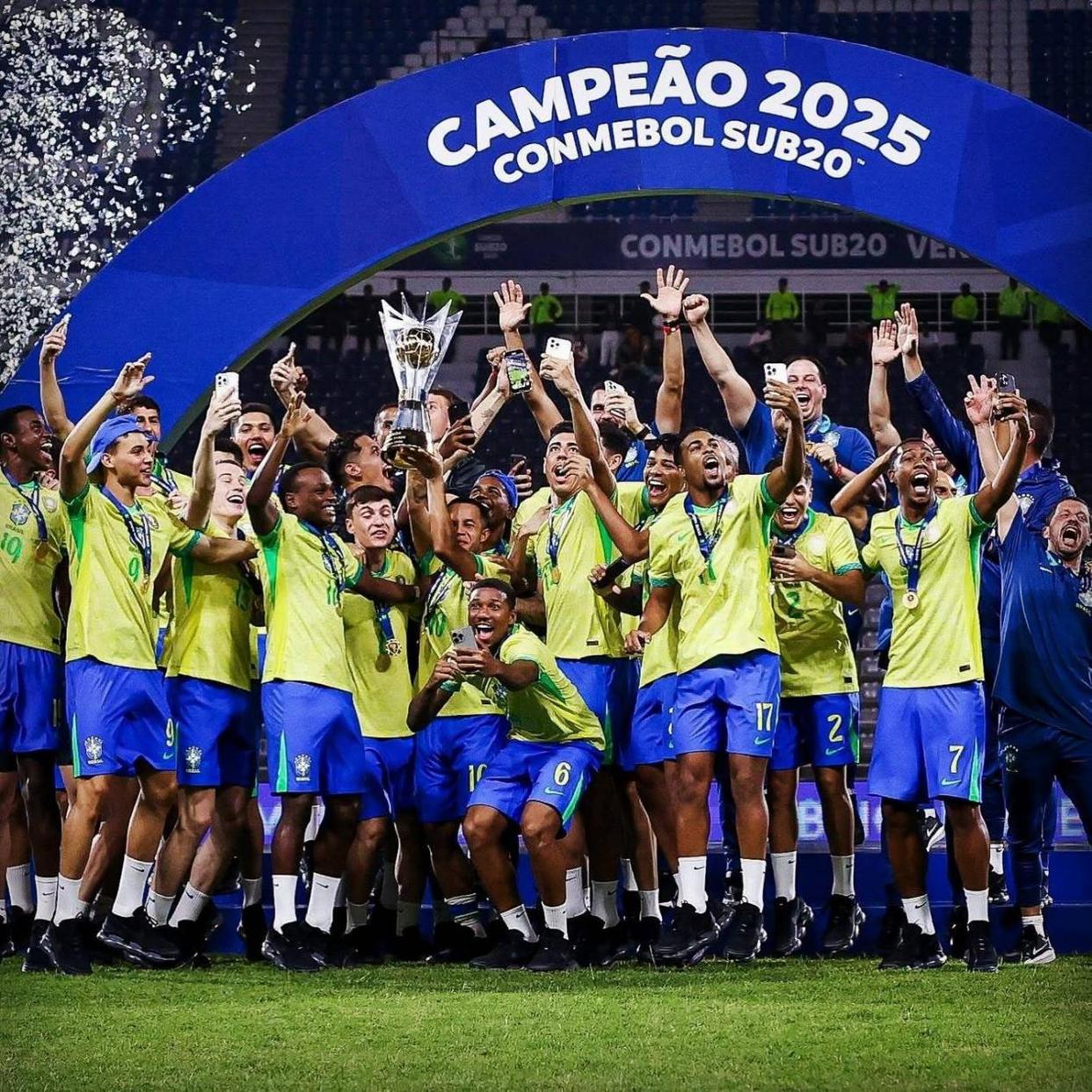 包含巴西1-0巴拉圭提前两轮直通2026世界杯的词条